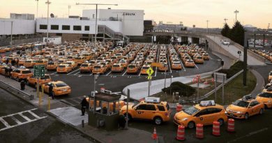 Taxis vs Uber at LaGuardia Airport